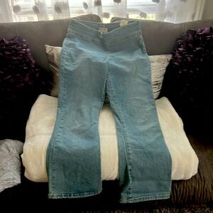We The Free -Free People -pull on bootcut Jean Sz M light wash